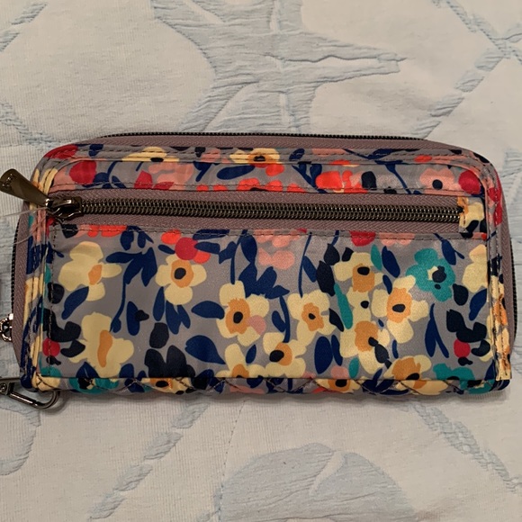 🌺New🌺Lug RFID Large Zippered Wallet - Picture 3 of 11